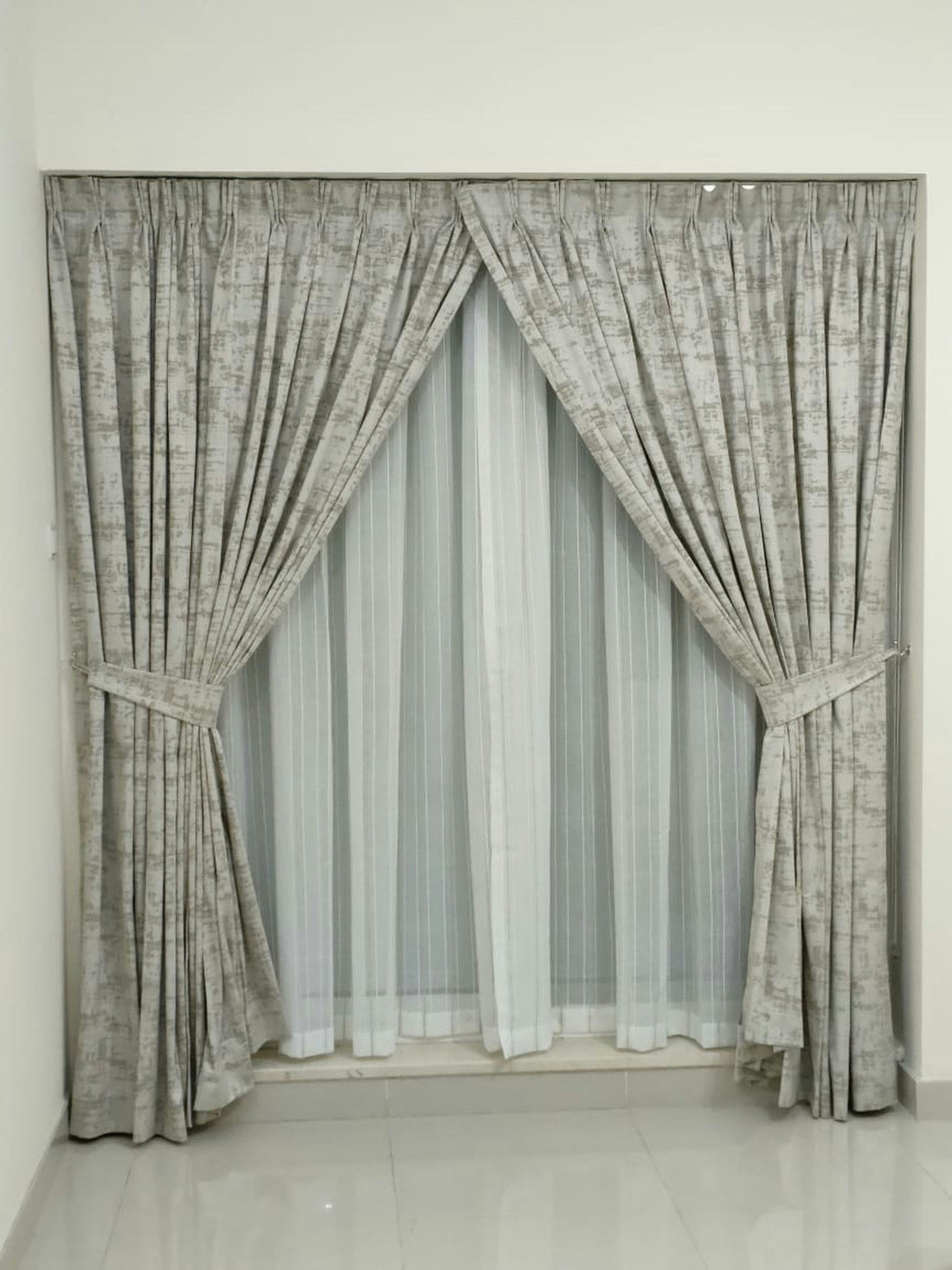 [DECOMENT] The "Chopstick Pinch": How to get perfect hotel-style folds on cheap curtains