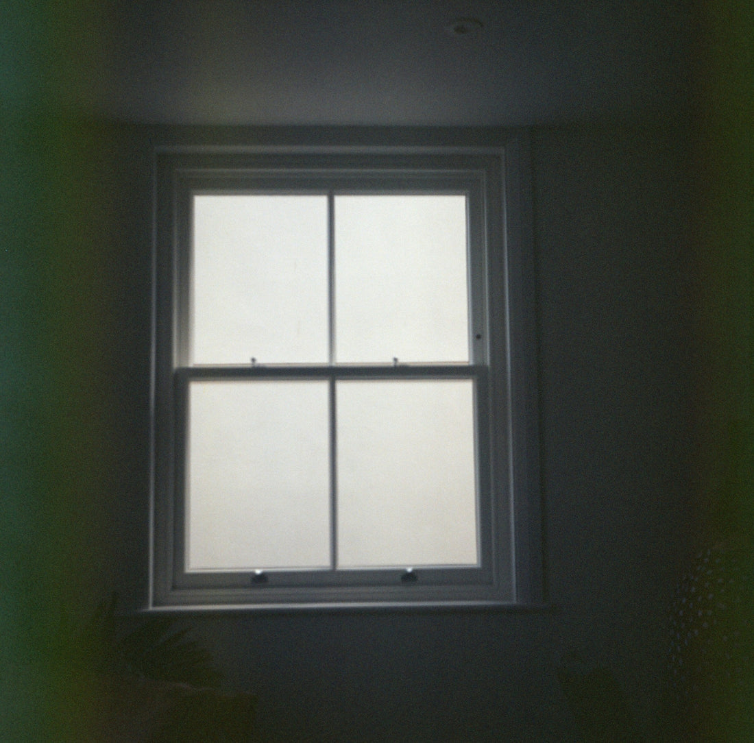 [DECOMENT] The "Frosted Glass Baking Soda Spray": How to create instant privacy window glaze without sticky adhesive film