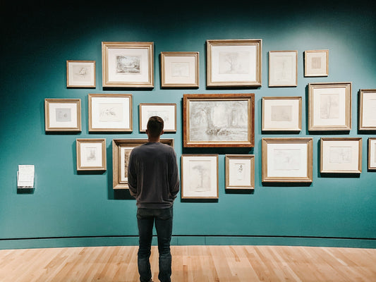 [DECOMENT] Stop Hanging Your Art Too High: The "60-Inch Rule" for a Gallery Look