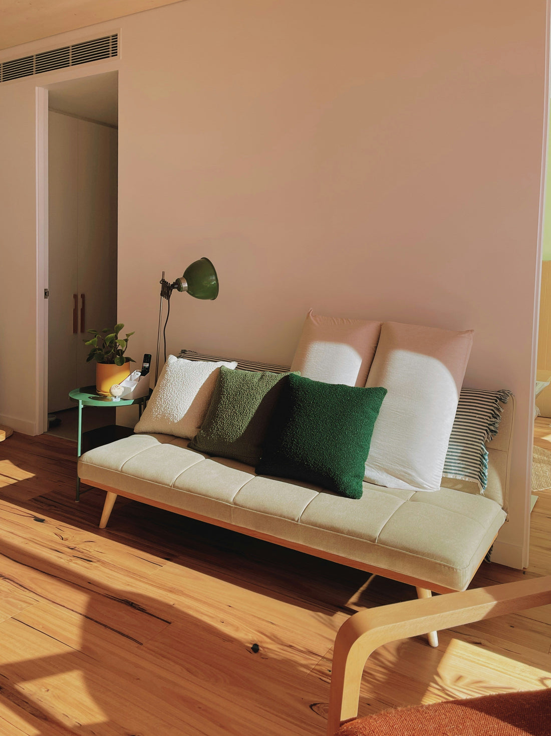 [DECOMENT LAB] Chromotherapy and Cognition: The Neuropsychology of Your Color Palette