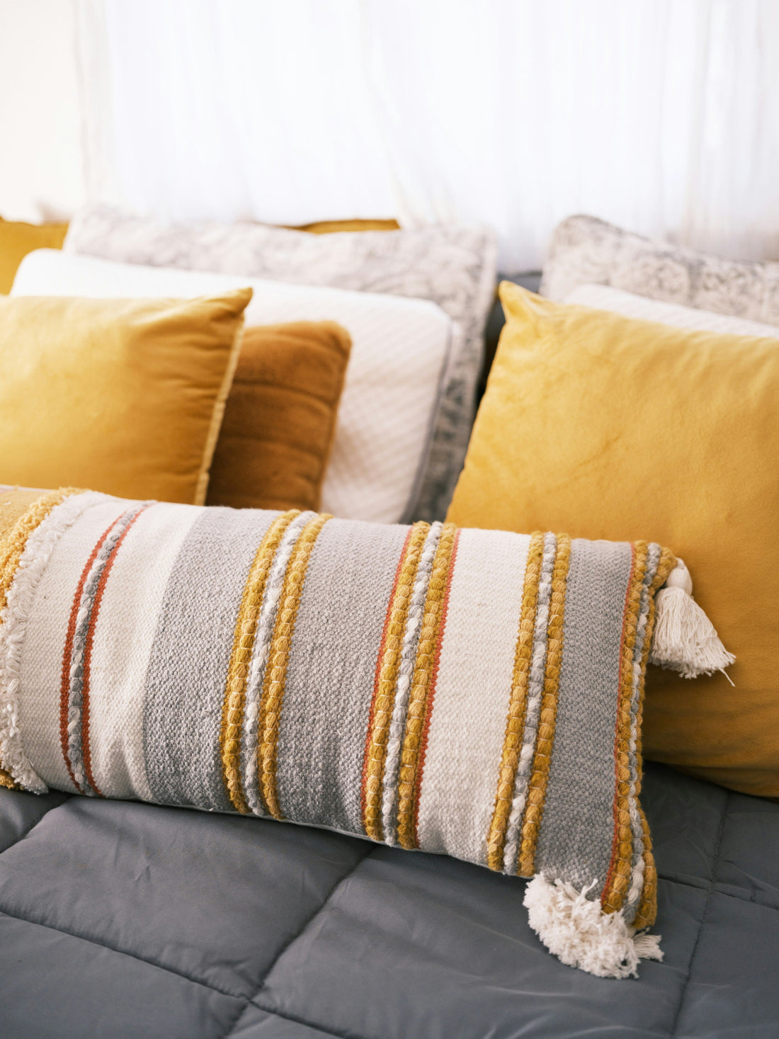 [DECOMENT] The "2-2-1" Formula: Styling your sofa like a professional designer