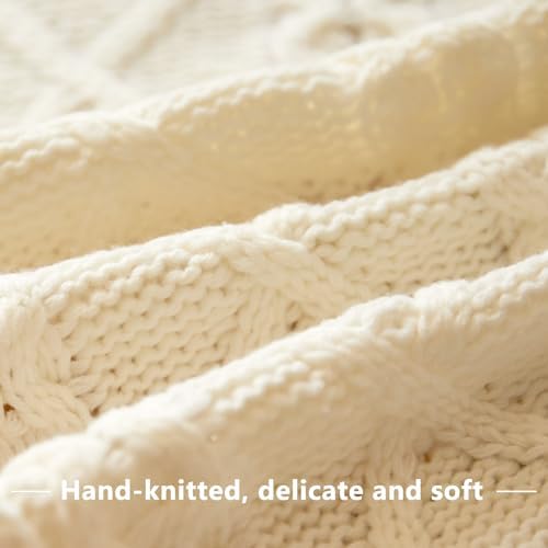 48 inch White Knitted Christmas Tree Skirt - Image 4