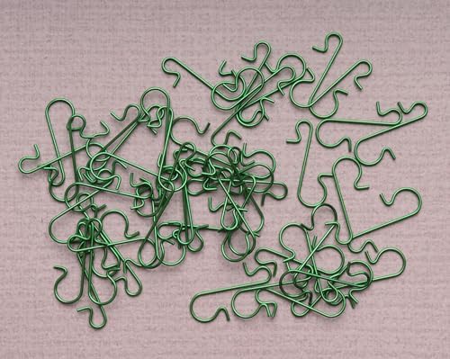 sowaka 50 Pcs Christmas Ornament Hooks Small Metal Wire 3 x 1 cm S Shape Hangers for Christmas Tree Decorations Crafting Supplies (Green) - Image 3