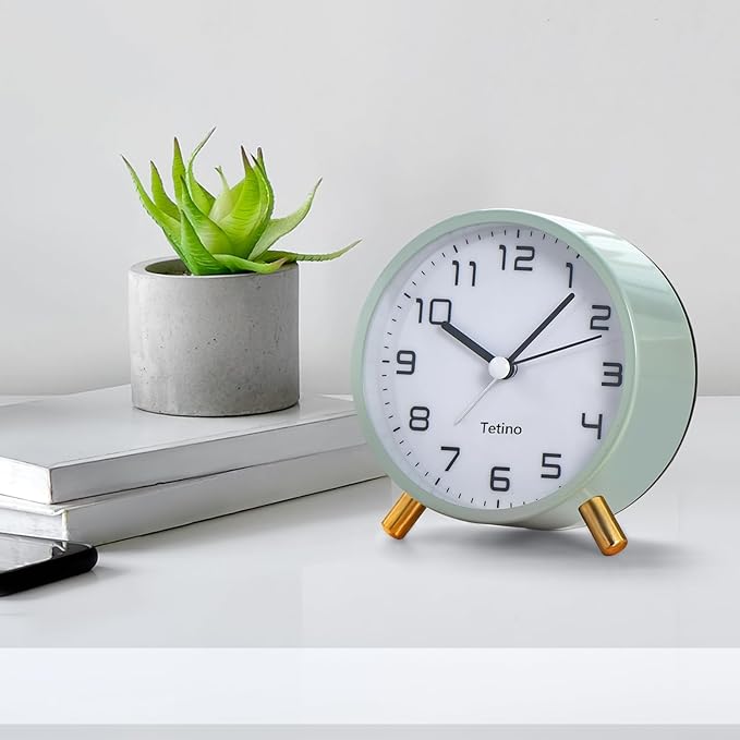 Analog Alarm Clocks,Retro Metal Desk Silent Non Ticking Small Clock with Night Light,Battery Operated,Simple Design,for Bedrooms, Bedside,Office,Home Décor (Green)