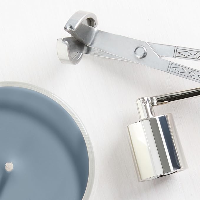 Yankee Candle Warm Luxe Cashmere, Holiday Scented Candle, 22oz Large Jar with up to 150 Hour Burn Time, Giftable