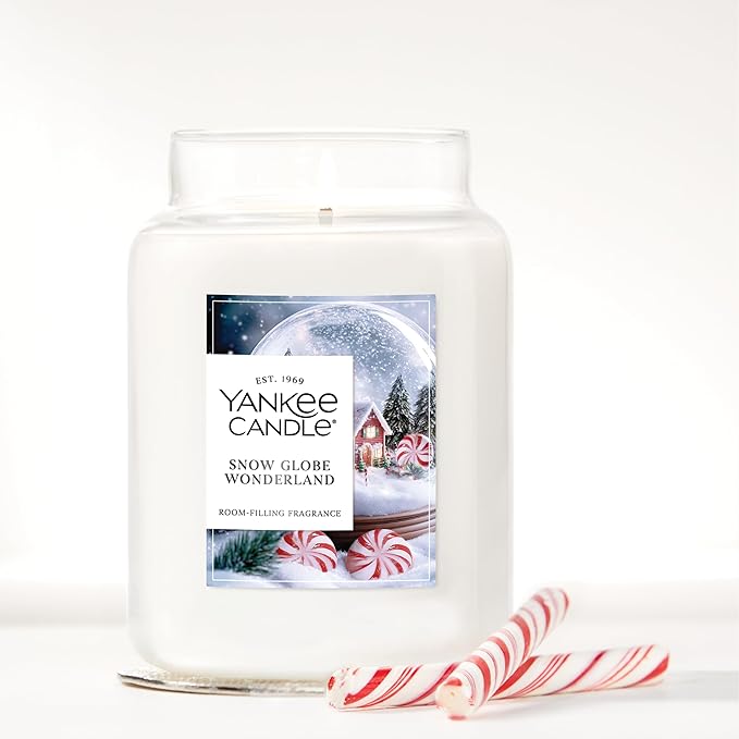 Yankee Candle Snow Globe Wonderland, Christmas Scented Candle, 22oz Large Jar with up to 150 Hour Burn Time, Giftable, Holidays