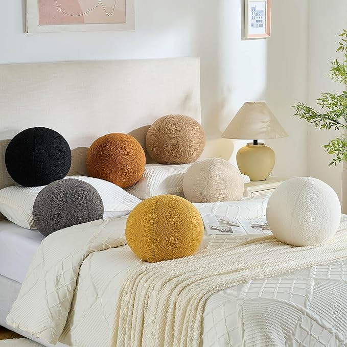 11.8 inch Ball Pillow Round Decorative Pillow Beige Sphere Shaped Throw Pillows Soft Nordic Style Boucle Pillows Cushion for Bed Couch Living Sofa Room Decor