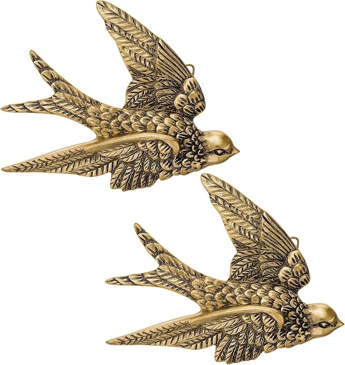 2 Pcs Vintage Bird Wall Sculpture Decor Art 4.7 Inch Antique 3D Sculpted Hanging Bird Resin Wall Art Golden Brass Floating Ornament for Living Room Garden Outdoor, Gifts for Couples Housewarming