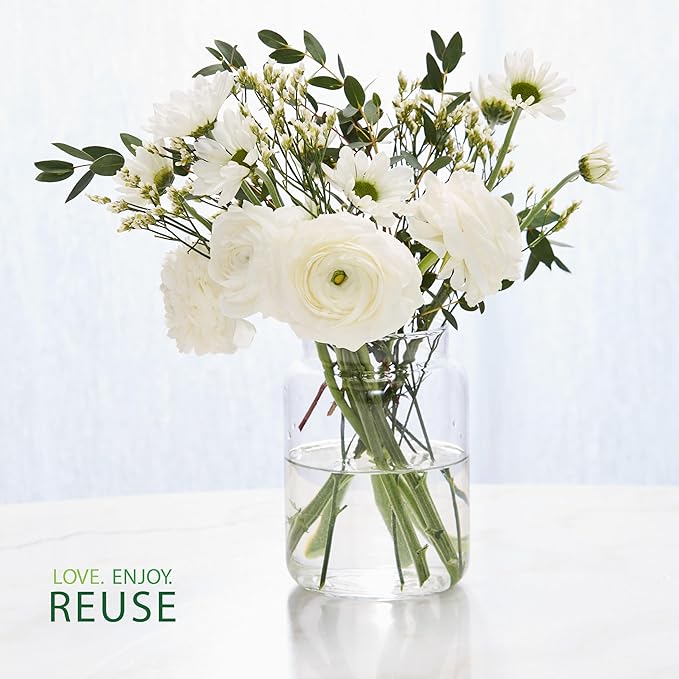 Yankee Candle Warm Luxe Cashmere, Holiday Scented Candle, 22oz Large Jar with up to 150 Hour Burn Time, Giftable